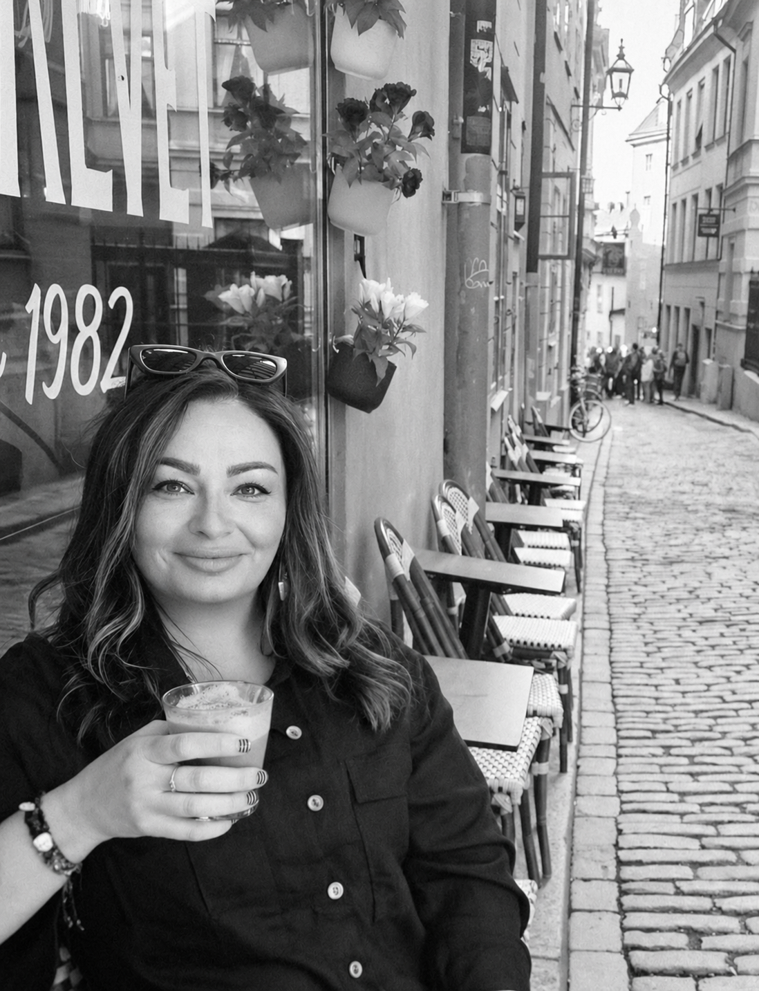 Dana Konja, author